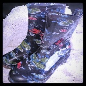 Floral print on Navy Rain boots